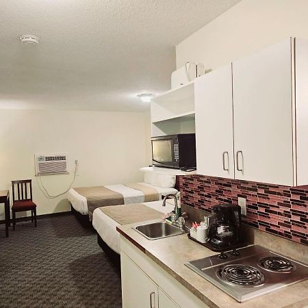 Canadian Motor Inn Grande Prairie Buitenkant foto