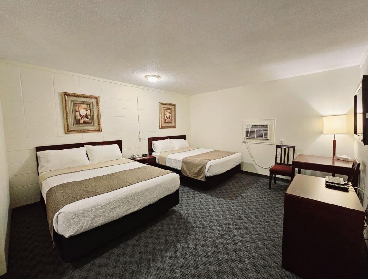 Canadian Motor Inn Grande Prairie Buitenkant foto