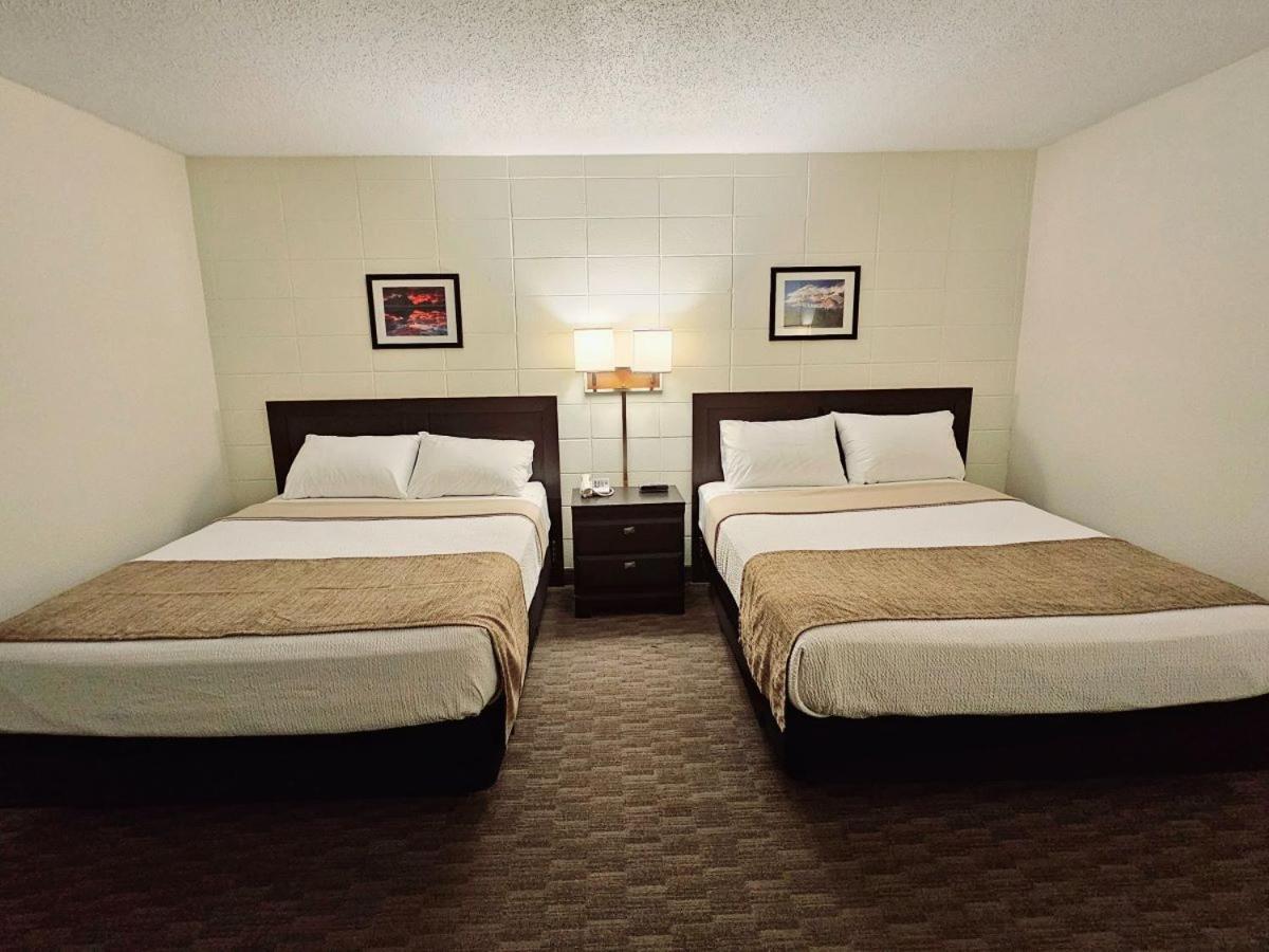 Canadian Motor Inn Grande Prairie Buitenkant foto