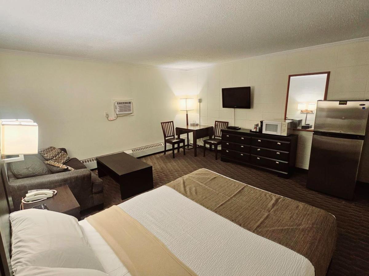 Canadian Motor Inn Grande Prairie Buitenkant foto