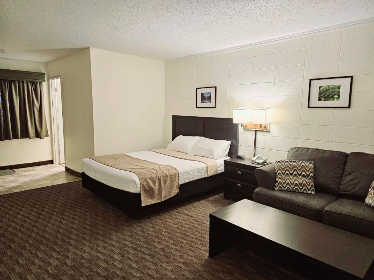 Canadian Motor Inn Grande Prairie Buitenkant foto