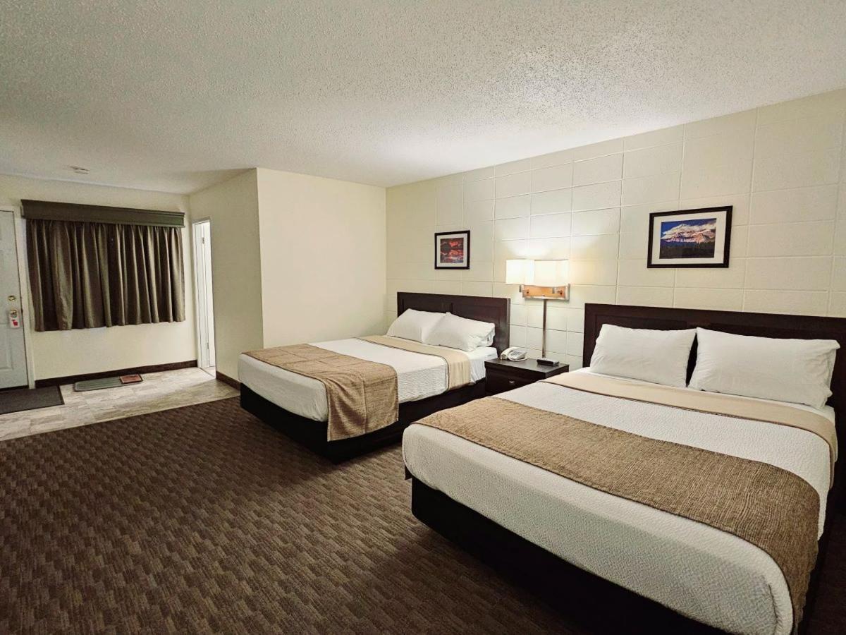 Canadian Motor Inn Grande Prairie Buitenkant foto