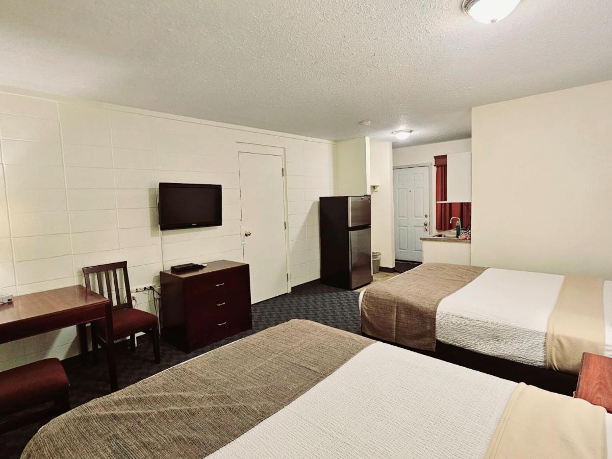 Canadian Motor Inn Grande Prairie Buitenkant foto