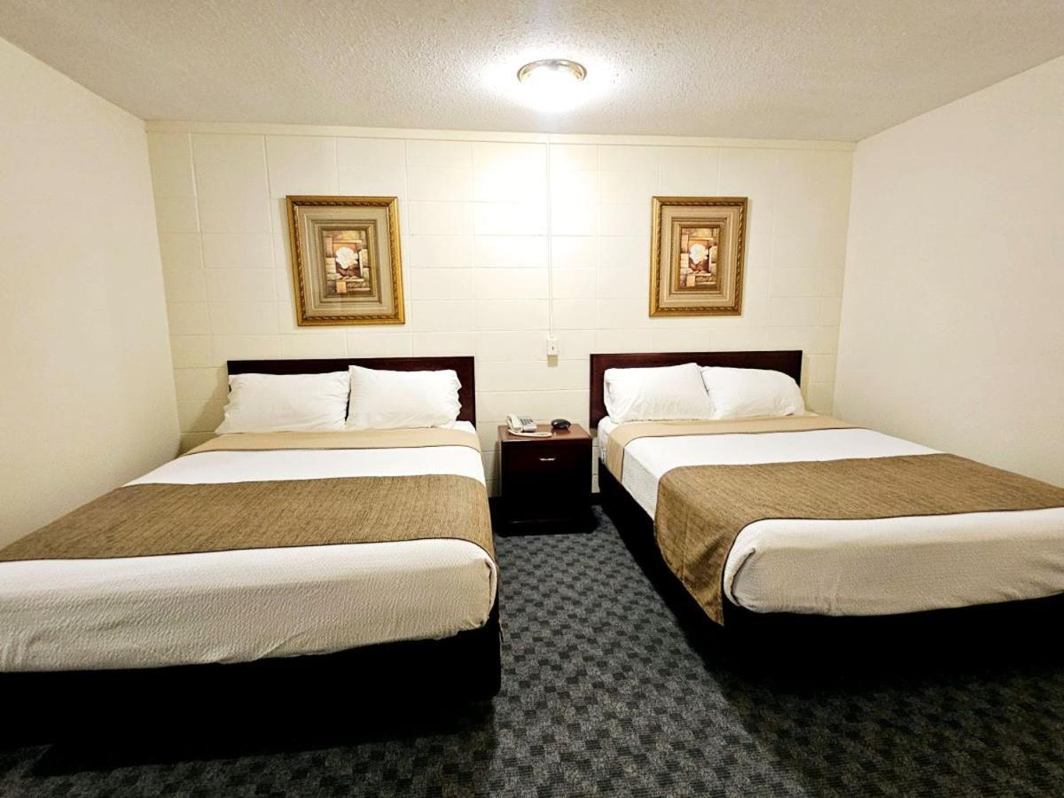 Canadian Motor Inn Grande Prairie Buitenkant foto