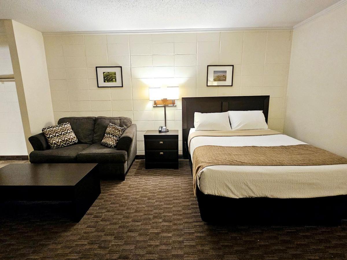 Canadian Motor Inn Grande Prairie Buitenkant foto