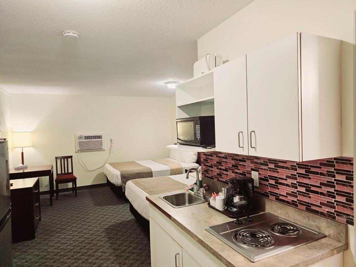 Canadian Motor Inn Grande Prairie Buitenkant foto