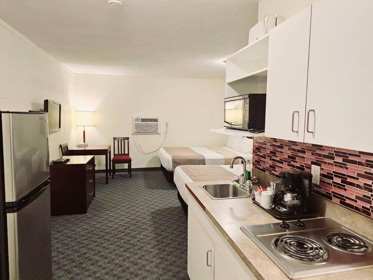 Canadian Motor Inn Grande Prairie Buitenkant foto